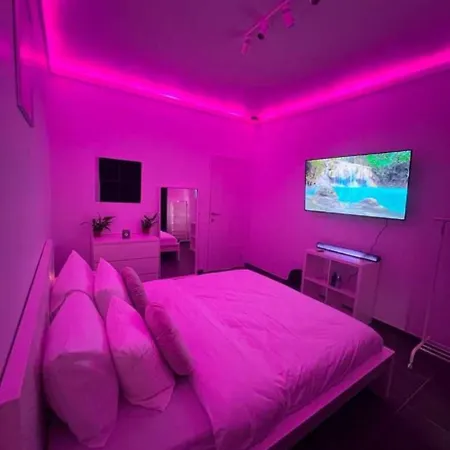 דירה La White Wellness Jacuzzi & Sauna סרה