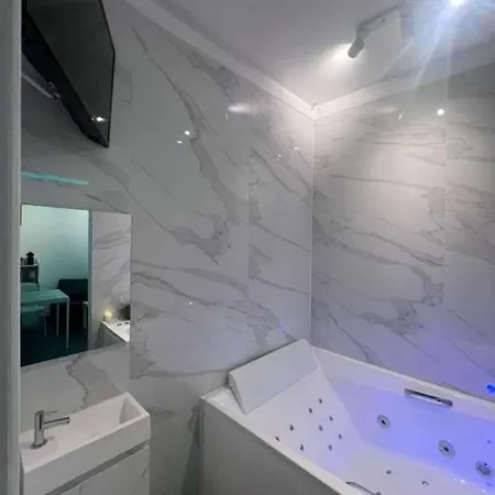 La White Jacuzzi * Seraing