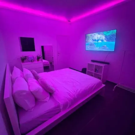 La White Wellness Jacuzzi & Sauna דירה סרה