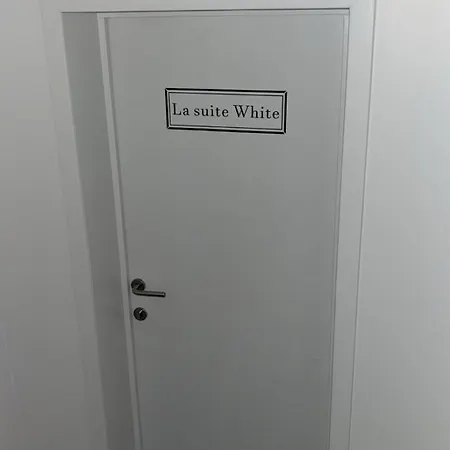 דירה La White Wellness Jacuzzi & Sauna סרה