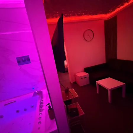 La White Wellness Jacuzzi & Sauna