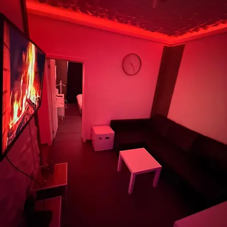 La White Wellness Jacuzzi & Sauna סרה