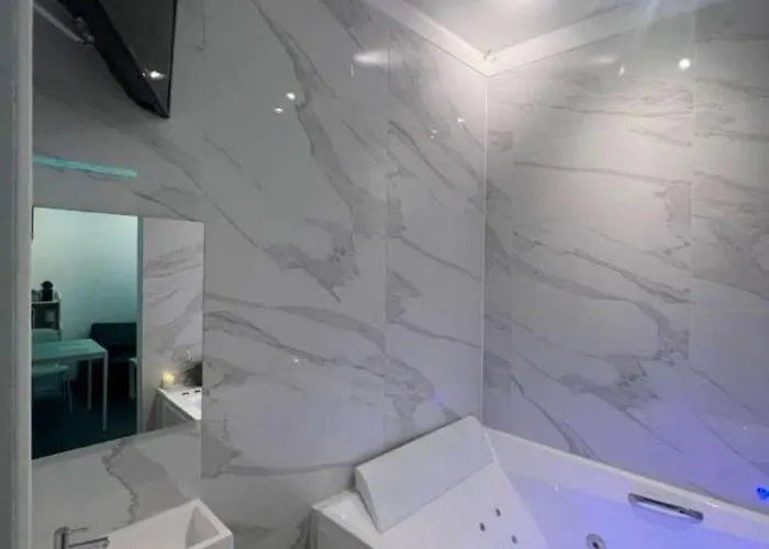 La White Wellness Jacuzzi & Sauna * Серенгети